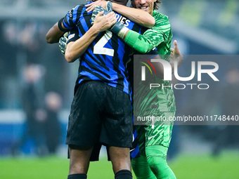 Matteo Darmian of FC Internazionale celebrates the victory with Yann Sommer and Denzel Dumfries during the UEFA Champions League 2024/25 Lea...