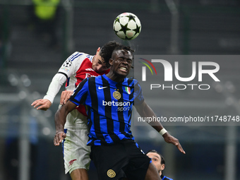 Kai Havertz of Arsenal and Yann Aurel Bisseck of Inter Milan battle for the ball during the Champions League match between Inter Milan and A...