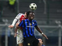 Kai Havertz of Arsenal and Yann Aurel Bisseck of Inter Milan battle for the ball during the Champions League match between Inter Milan and A...