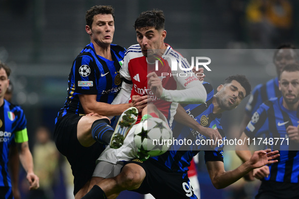 Benjamin Savard of Inter Milan and Kai Havertz of Arsenal battle for the ball during the Champions League match between Inter Milan and Arse...