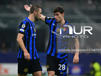 Stefan de Vrij of Inter Milan and Benjamin Savard of Inter Milan speak during the Champions League match between Inter Milan and Arsenal at...