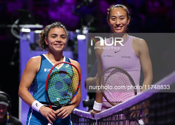 RIYADH, SAUDI ARABIA - NOVEMBER 06: Jasmine Paolini (L) of Italy and Quinwen Zheng (R) of China pose for a picture ahead of their match, on...