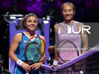 RIYADH, SAUDI ARABIA - NOVEMBER 06: Jasmine Paolini (L) of Italy and Quinwen Zheng (R) of China pose for a picture ahead of their match, on...