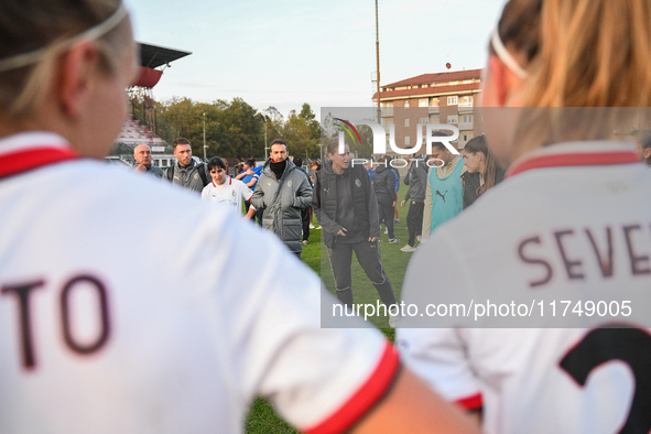 Suzanne Bakker, head coach of Milan Women, talks with her team at the end of the Women Coppa Italia match between Freedom Cuneo and AC Milan...