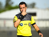 The referee Pablo Dovalo gestures during a Liga Profesional 2024 match between Barracas Central and Racing Club at Guillermo Laza in Buenos...