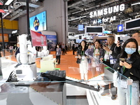 Visitors visit the SAMSUNG exhibition area during the technical equipment exhibition area of the 7th China International Import Expo in Shan...