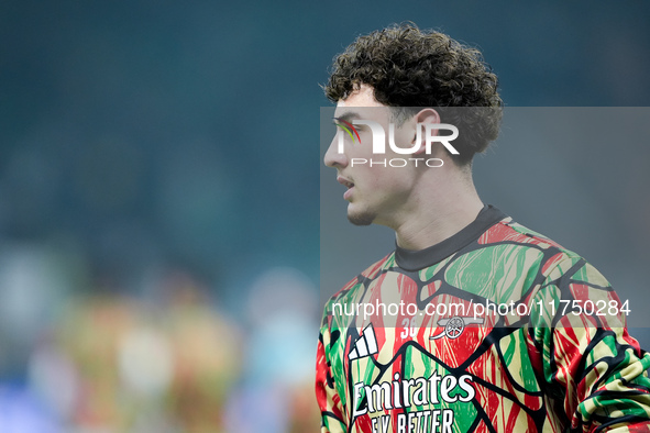 Tommy Setford of Arsenal looks on during the UEFA Champions League 2024/25 League Phase MD4 match between FC Internazionale and Arsenal at S...