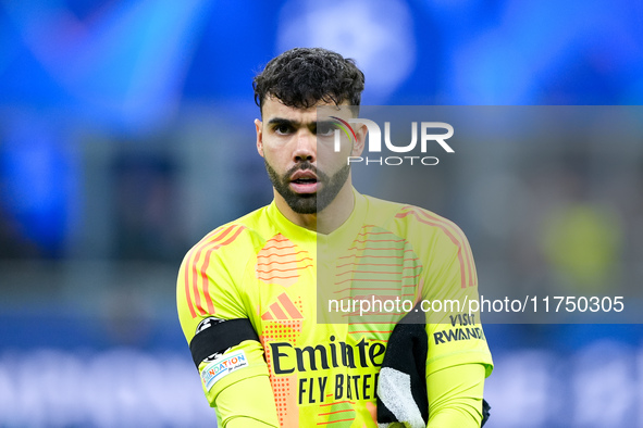 David Raya of Arsenal looks on during the UEFA Champions League 2024/25 League Phase MD4 match between FC Internazionale and Arsenal at Stad...