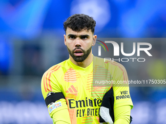 David Raya of Arsenal looks on during the UEFA Champions League 2024/25 League Phase MD4 match between FC Internazionale and Arsenal at Stad...