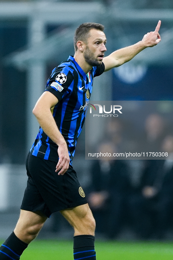 Stefan de Vrij of FC Internazionale celebrate after the victory of Scudetto during the UEFA Champions League 2024/25 League Phase MD4 match...