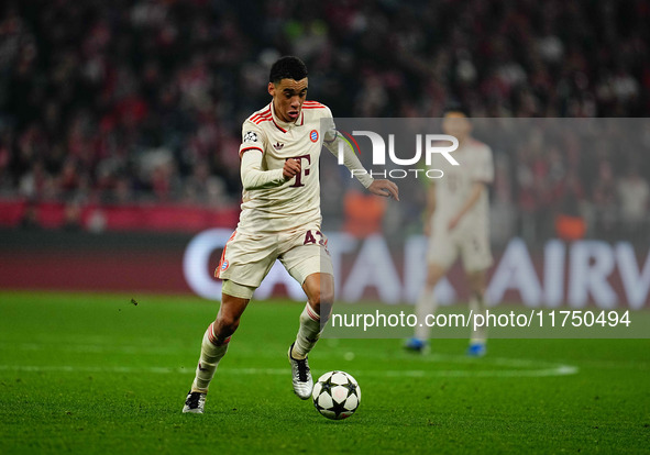 Jamal Musiala of Bayern Munich  controls the ball during the Champions League Round 4 match between Bayern Munich v Benfica at the Allianz a...