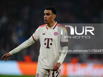 Jamal Musiala of Bayern Munich  controls the ball during the Champions League Round 4 match between Bayern Munich v Benfica at the Allianz a...