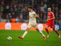 Thomas Muller of Bayern Munich  controls the ball during the Champions League Round 4 match between Bayern Munich v Benfica at the Allianz a...