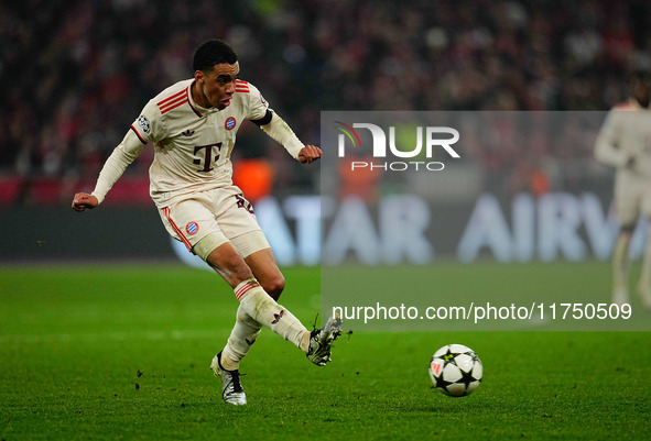 Jamal Musiala of Bayern Munich  controls the ball during the Champions League Round 4 match between Bayern Munich v Benfica at the Allianz a...