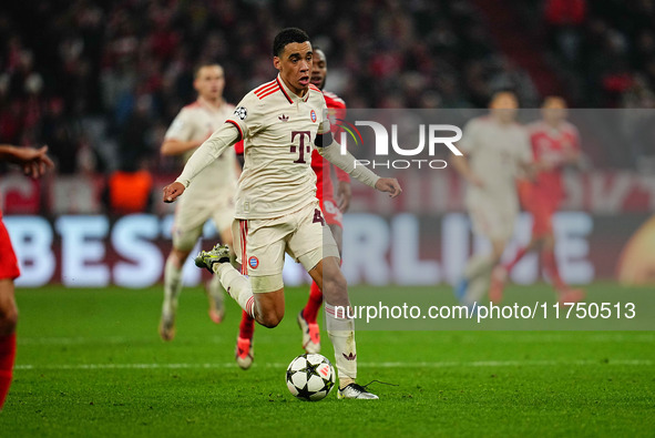 Jamal Musiala of Bayern Munich  controls the ball during the Champions League Round 4 match between Bayern Munich v Benfica at the Allianz a...