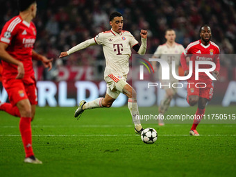 Jamal Musiala of Bayern Munich  controls the ball during the Champions League Round 4 match between Bayern Munich v Benfica at the Allianz a...