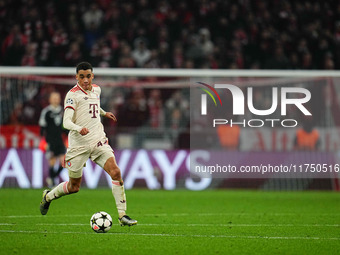 Jamal Musiala of Bayern Munich  controls the ball during the Champions League Round 4 match between Bayern Munich v Benfica at the Allianz a...