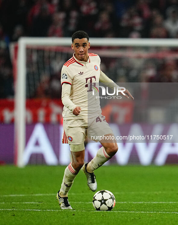 Jamal Musiala of Bayern Munich  controls the ball during the Champions League Round 4 match between Bayern Munich v Benfica at the Allianz a...