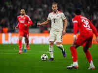 Harry Kane of Bayern Munich  controls the ball during the Champions League Round 4 match between Bayern Munich v Benfica at the Allianz aren...