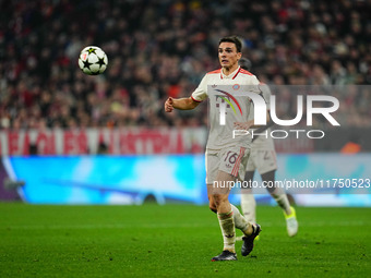 Joao Palhinha of Bayern Munich  controls the ball during the Champions League Round 4 match between Bayern Munich v Benfica at the Allianz a...