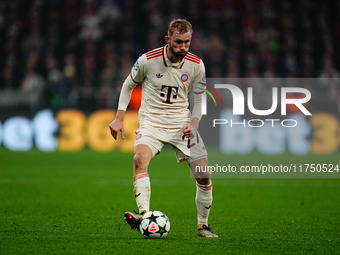 Konrad Laimer of Bayern Munich  controls the ball during the Champions League Round 4 match between Bayern Munich v Benfica at the Allianz a...