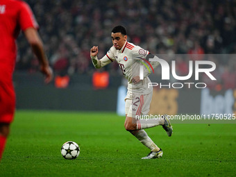 Jamal Musiala of Bayern Munich  controls the ball during the Champions League Round 4 match between Bayern Munich v Benfica at the Allianz a...