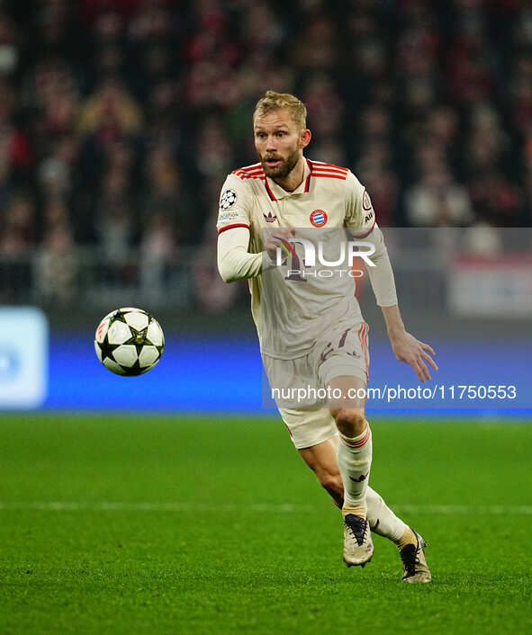 Konrad Laimer of Bayern Munich  controls the ball during the Champions League Round 4 match between Bayern Munich v Benfica at the Allianz a...