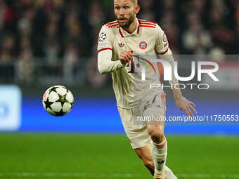 Konrad Laimer of Bayern Munich  controls the ball during the Champions League Round 4 match between Bayern Munich v Benfica at the Allianz a...