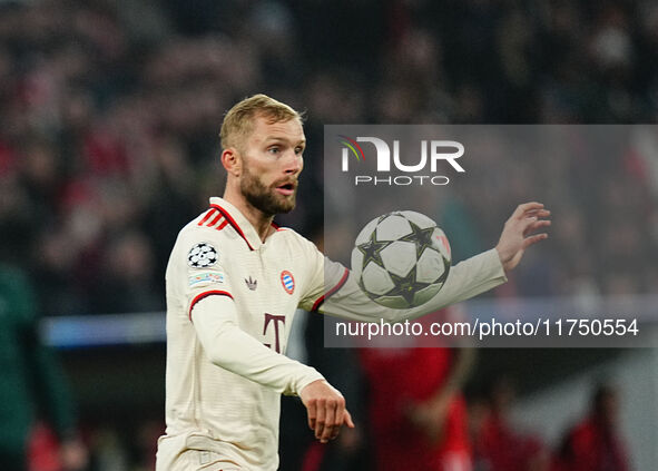 Konrad Laimer of Bayern Munich  controls the ball during the Champions League Round 4 match between Bayern Munich v Benfica at the Allianz a...