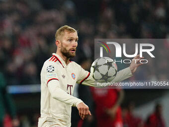 Konrad Laimer of Bayern Munich  controls the ball during the Champions League Round 4 match between Bayern Munich v Benfica at the Allianz a...