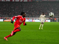 Issa Kabore of Benfica  controls the ball during the Champions League Round 4 match between Bayern Munich v Benfica at the Allianz arena, Mu...