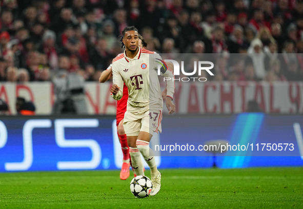 Michael Olise of Bayern Munich  controls the ball during the Champions League Round 4 match between Bayern Munich v Benfica at the Allianz a...