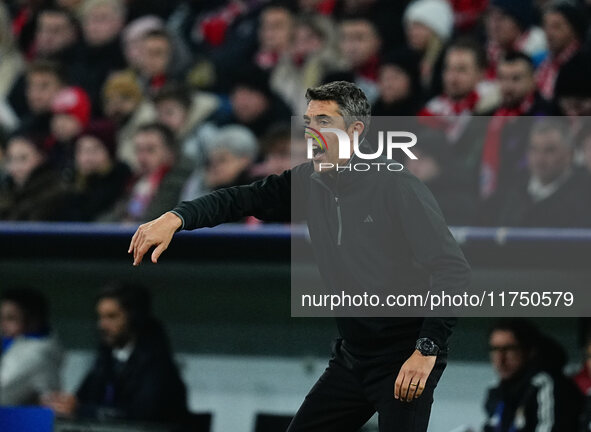 Bruno Lage of Benfica  gestures during the Champions League Round 4 match between Bayern Munich v Benfica at the Allianz arena, Munich, Germ...