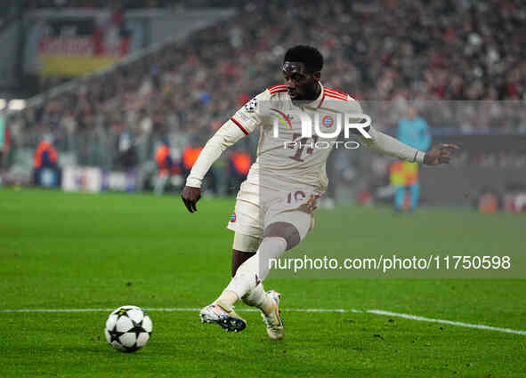 Alphonso Davies of Bayern Munich  controls the ball during the Champions League Round 4 match between Bayern Munich v Benfica at the Allianz...