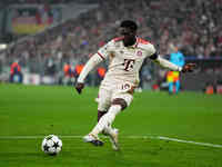 Alphonso Davies of Bayern Munich  controls the ball during the Champions League Round 4 match between Bayern Munich v Benfica at the Allianz...