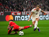 Harry Kane of Bayern Munich  shoots on goal during the Champions League Round 4 match between Bayern Munich v Benfica at the Allianz arena,...