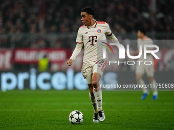 Jamal Musiala of Bayern Munich  controls the ball during the Champions League Round 4 match between Bayern Munich v Benfica at the Allianz a...