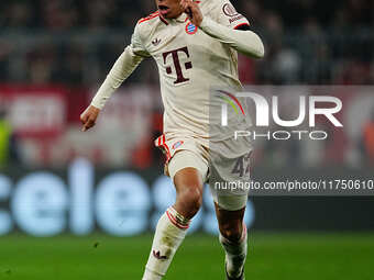 Jamal Musiala of Bayern Munich  controls the ball during the Champions League Round 4 match between Bayern Munich v Benfica at the Allianz a...