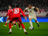 Harry Kane of Bayern Munich  controls the ball during the Champions League Round 4 match between Bayern Munich v Benfica at the Allianz aren...