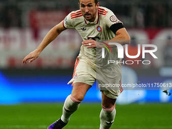 Harry Kane of Bayern Munich  controls the ball during the Champions League Round 4 match between Bayern Munich v Benfica at the Allianz aren...