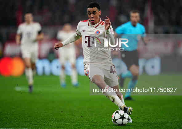 Jamal Musiala of Bayern Munich  controls the ball during the Champions League Round 4 match between Bayern Munich v Benfica at the Allianz a...