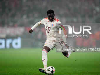 Alphonso Davies of Bayern Munich  controls the ball during the Champions League Round 4 match between Bayern Munich v Benfica at the Allianz...