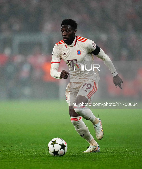 Alphonso Davies of Bayern Munich  controls the ball during the Champions League Round 4 match between Bayern Munich v Benfica at the Allianz...