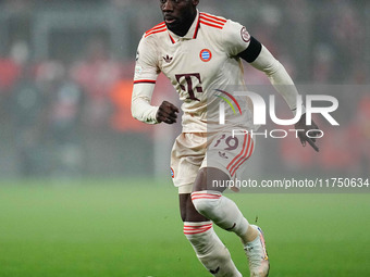 Alphonso Davies of Bayern Munich  controls the ball during the Champions League Round 4 match between Bayern Munich v Benfica at the Allianz...