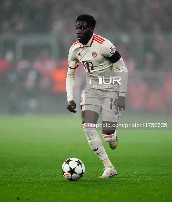 Alphonso Davies of Bayern Munich  controls the ball during the Champions League Round 4 match between Bayern Munich v Benfica at the Allianz...