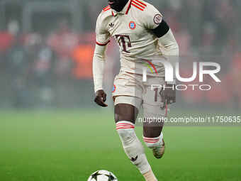 Alphonso Davies of Bayern Munich  controls the ball during the Champions League Round 4 match between Bayern Munich v Benfica at the Allianz...