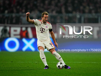 Harry Kane of Bayern Munich  controls the ball during the Champions League Round 4 match between Bayern Munich v Benfica at the Allianz aren...