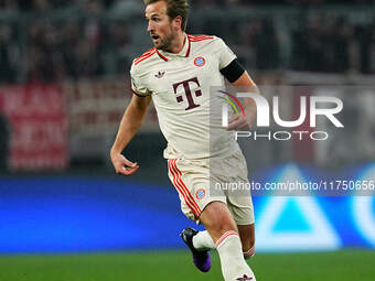 Harry Kane of Bayern Munich  controls the ball during the Champions League Round 4 match between Bayern Munich v Benfica at the Allianz aren...