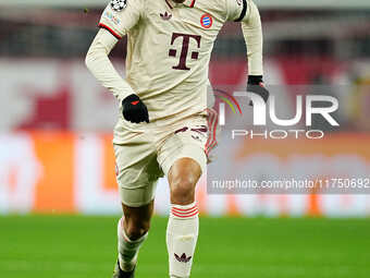 Jamal Musiala of Bayern Munich  controls the ball during the Champions League Round 4 match between Bayern Munich v Benfica at the Allianz a...