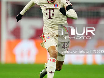 Jamal Musiala of Bayern Munich  controls the ball during the Champions League Round 4 match between Bayern Munich v Benfica at the Allianz a...